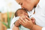 Swabbing C-section babies with mom’s microbes can restore healthy bacteria