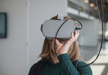 Invisible disabilities in social VR: To disclose or not?