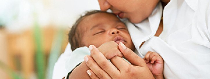 Swabbing C-section babies with mom’s microbes can restore healthy bacteria