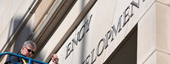 Teadlased seisavad silmitsi võimatute otsustega, kuna USA abi külmutamine peatab kliinilised uuringud